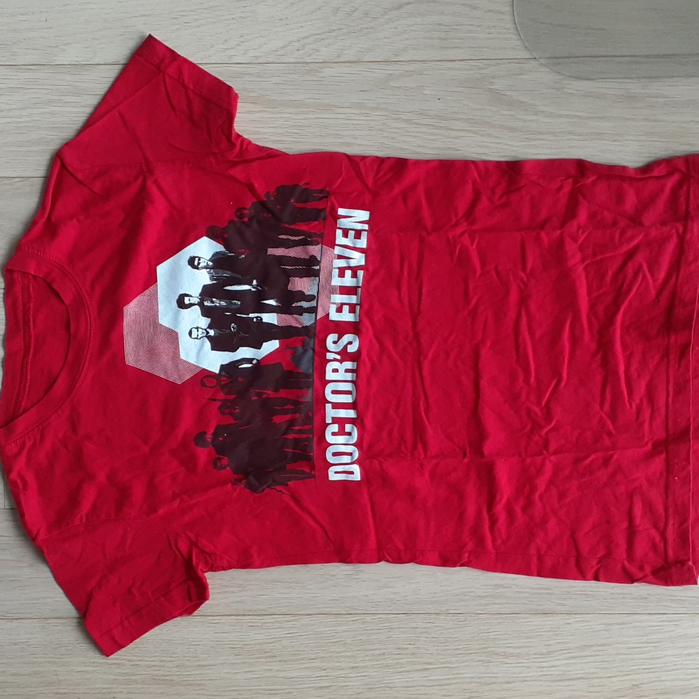 Doctor Who x Ocean's 11 | Red Graphic Short Sleeve T-Shirt | Women's Small